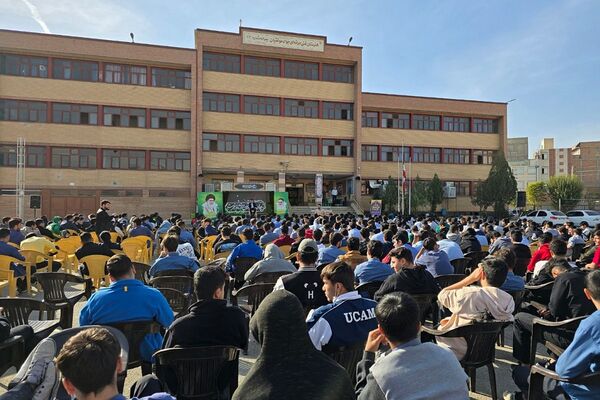 هنرستان موفقیان اسلامشهر میزبان آیین یادواره شهدا با حضور جمعی از مسئولان بود