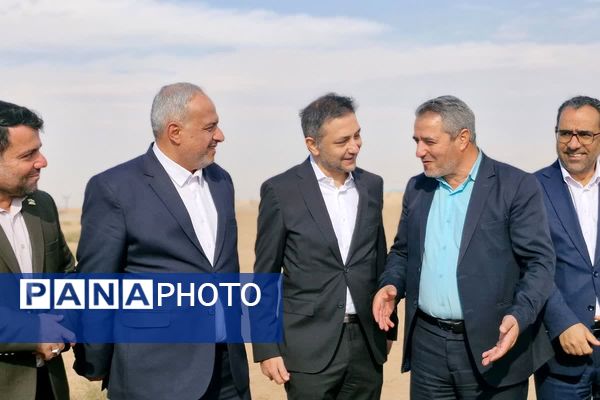 آیین کلنگ‌زنی هنرستان خیرساز هیأت امنایی در قرچک