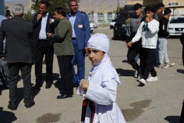 حضور پرشور دانش‌آموزان گچساران در راهپیمایی ۲۲ بهمن