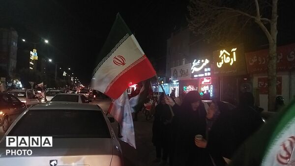 نیشابوری ها تا پایان جنگ  به  بلوار فضل با پرچم ایران  می آیند 