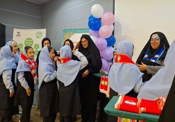 آیین تحلیف پیشتازان در دبستان آرمینه مصلی‌نژاد مشهد