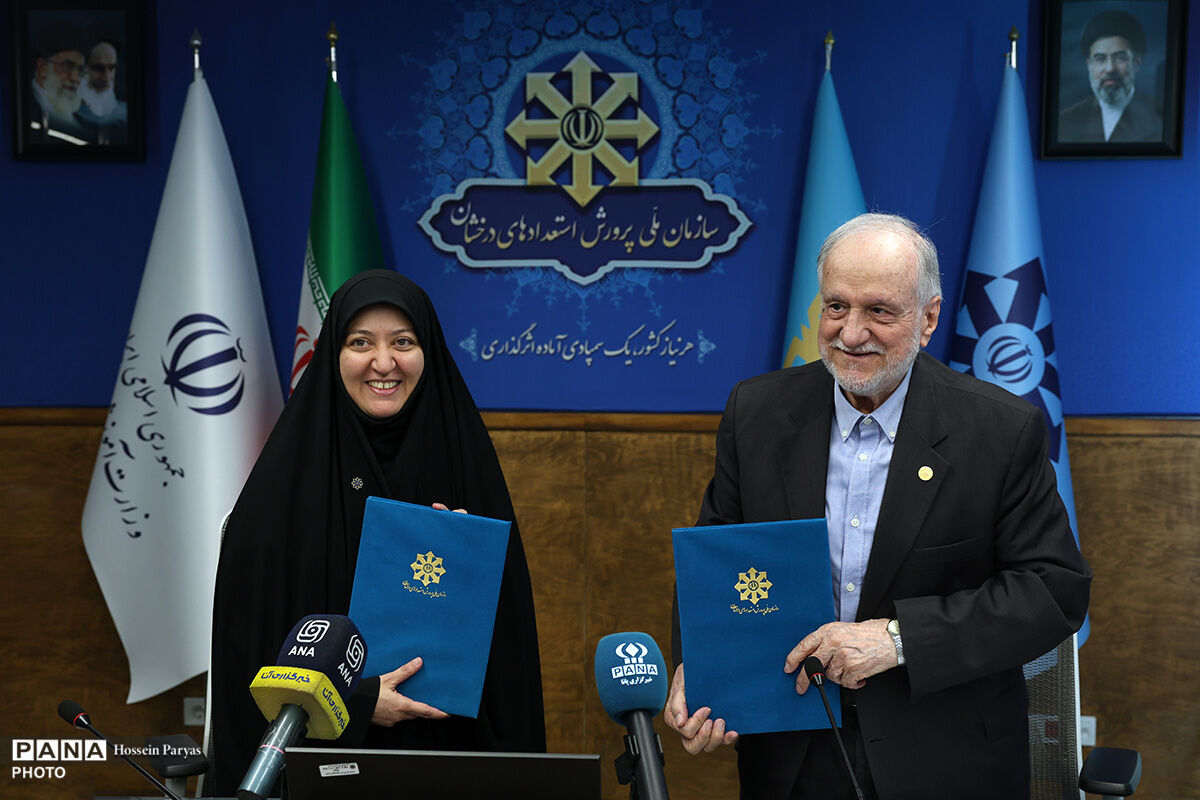 آیین تبادل تفاهمنامه همکاری میان سازمان ملی پرورش استعدادهای درخشان و بنیاد علم و فناوری مصطفی(ص)