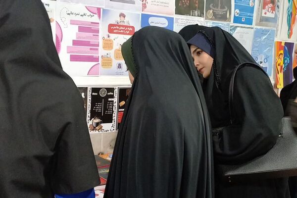 نمایشگاه دست‌سازه‌های خلاق در هنرستان تقوی‌پیشگان بهارستان۲