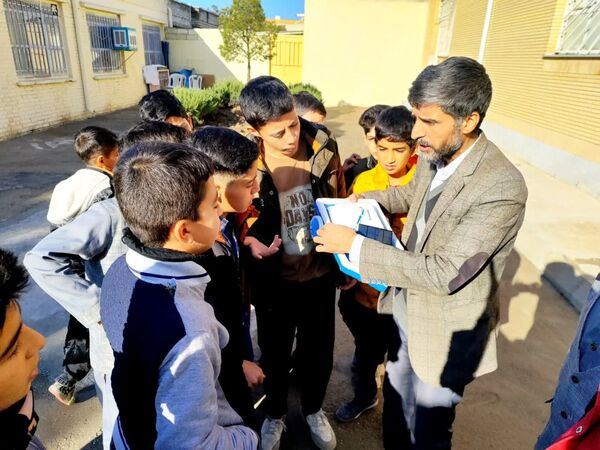 بازدید دانش آموزان دبستان پسرانه فضیلت از پژوهشسرای رازی 