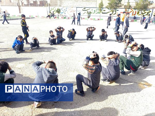 مانور زلزله در دبستان شهید پسندیده فدافن  