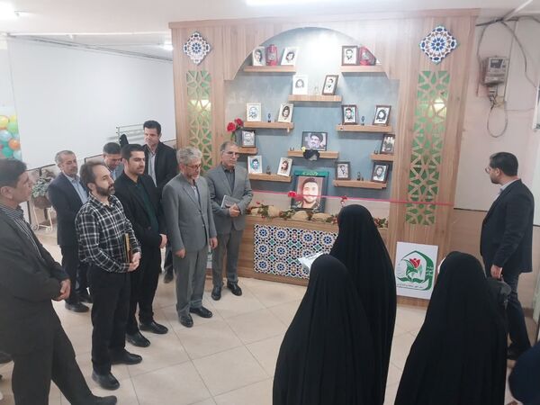 بازدید مسئولان آموزش و پرورش از دبیرستان دوره اول شاهد بروجرد