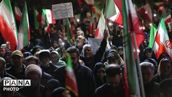  حضور پرشور مردم و مسئولان کرج در سی‌ودومین اجتماع و راهپیمایی شبانه 