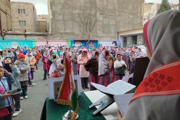 برگزاری جشن‌های باشکوه پیروزی انقلاب اسلامی در مدارس رباط‌کریم