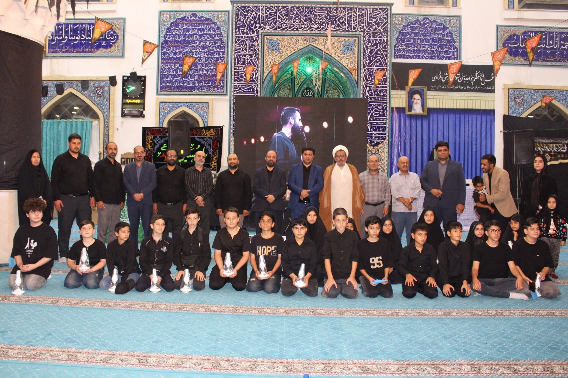 نظرآباد میزبان آیین بزرگداشت رهبر شهید با حضور مسئولان و دانش‌آموزان