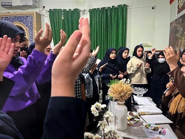عید مبعث در دبیرستان شاهد 16