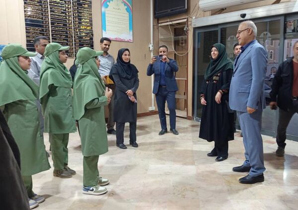 استقبال گرم دانش‌‌آموزان محیط‌بان بندرعباسی از رئیس سازمان حفاظت محیط زیست