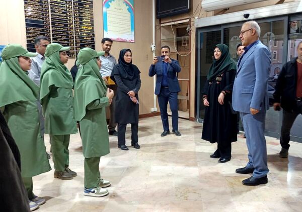 استقبال گرم دانش‌‌آموزان محیط‌بان بندرعباسی از رئیس سازمان حفاظت محیط زیست