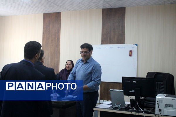 بازدید سرزده نوروزی مدیرکل آموزش و پرورش استان بوشهر از دوایر مختلف اداره‌کل