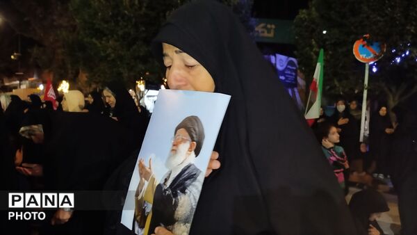 طنین نوای مذهبی در صدوهشتادونهمین شبِ گردهمایی در حسینیه امام خمینی نیشابور
