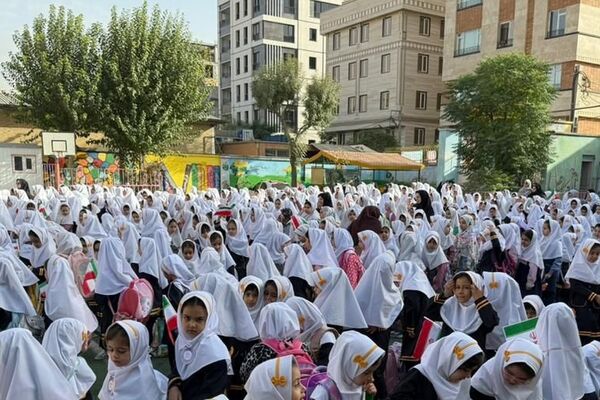 گرامیداشت هفته دفاع مقدس در دبستان طواف و معماریان ناحیه دو شهرری 