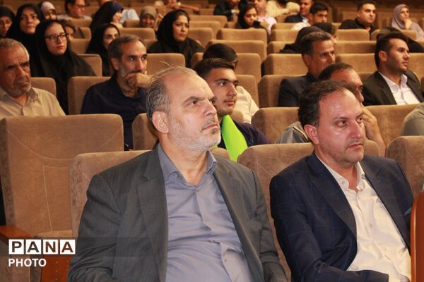 تجلیل از خبرنگاران و عکاسان نظرآباد در آیین گرامیداشت هفته خبرنگار 
