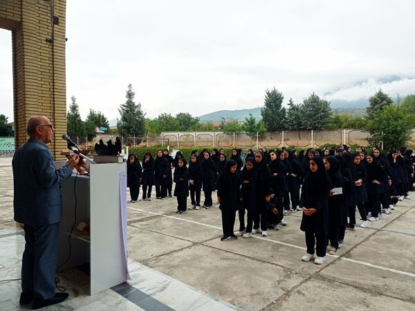 شروع سال تحصیلی جدید در دبیرستان یاران امام گلوگاه 