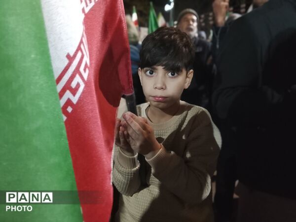بیست و نهمین موج موشک از جنس مردم