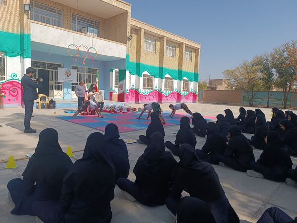 المپیاد ورزشی مدارس بهاباد با شور و نشاط