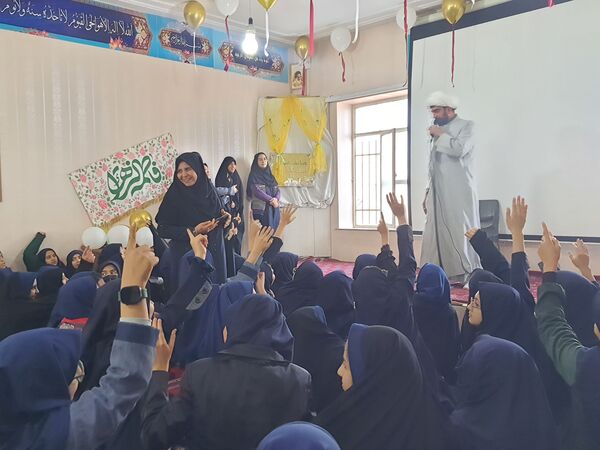 روز شاد و خاطره‌انگیز دانش‌آموزان در دبیرستان شاهد تکتم