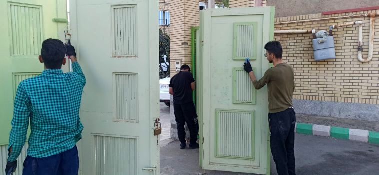 دانش‌آموزان این بار با رنگ آمیزی و شاداب سازی محیط مدرسه پای کار آمدند 