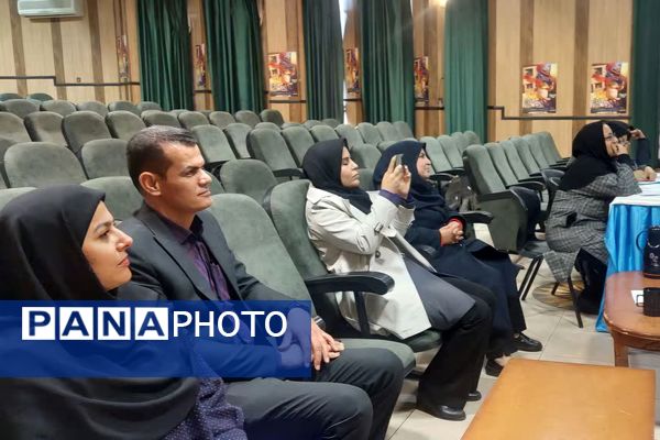 داوری آثار تئاتر درسی در ناحیه سه شیراز 