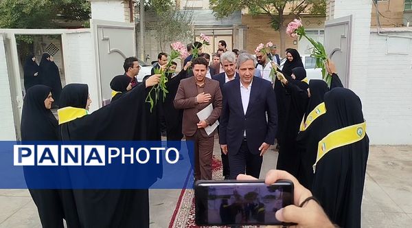 آغاز سال تحصیلی جدید و نواختن زنگ مهر در کاشمر