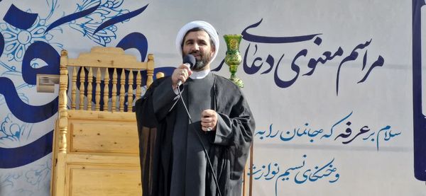 نور عرفه در تپه شهدای گمنام نورآباد طنین‌انداز شد