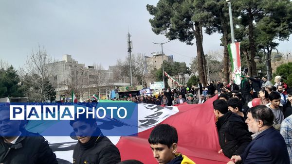 راهپیمایی ۲۲ بهمن نشان دهنده همبستگی و اتحاد مردم ایران 