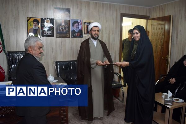 مراسم تقدیر از دانش‌آموزان هنرمند اسلامشهری با حضور امام جمعه شهرستان