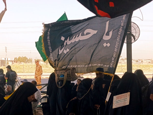 عاشقان حسینی در مسیر پیاده‌روی اربعین حسینی