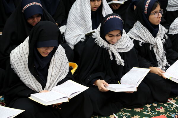 دانش‌آموزان دختر ناحیه یک در محفل اُنس با قرآن گرد‌هم آمدند