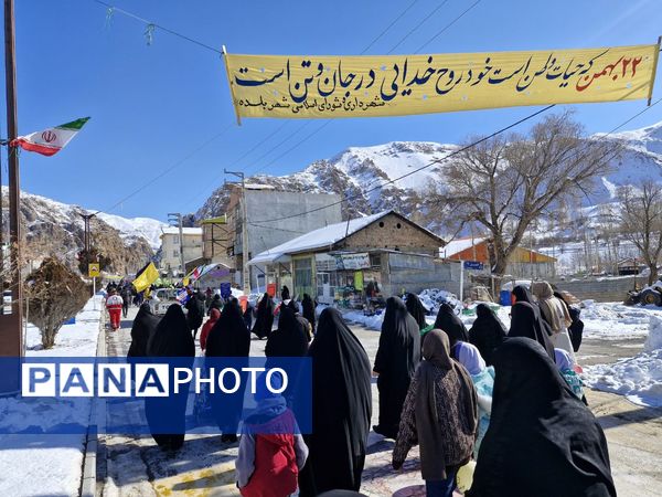 حماسه حضور گرم مردم بلده در سرمای زمستان 
