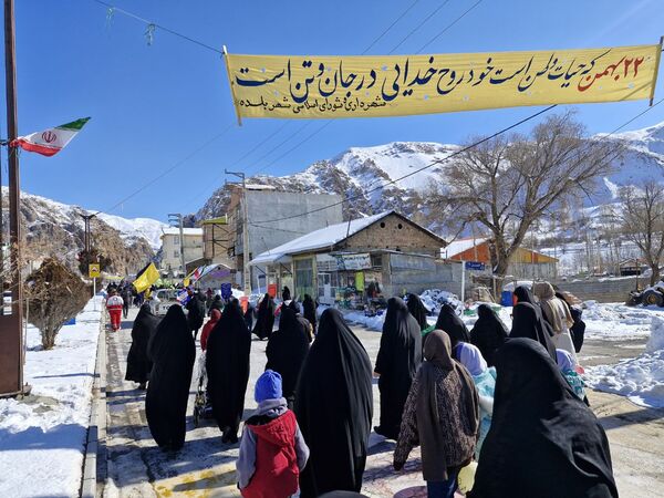 حماسه حضور گرم مردم بلده در سرمای زمستان 