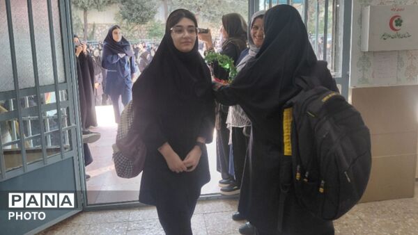 شور و شوق دانش‌ آموزان فرهنگیان در آغاز سال تحصیلی در خرم آباد