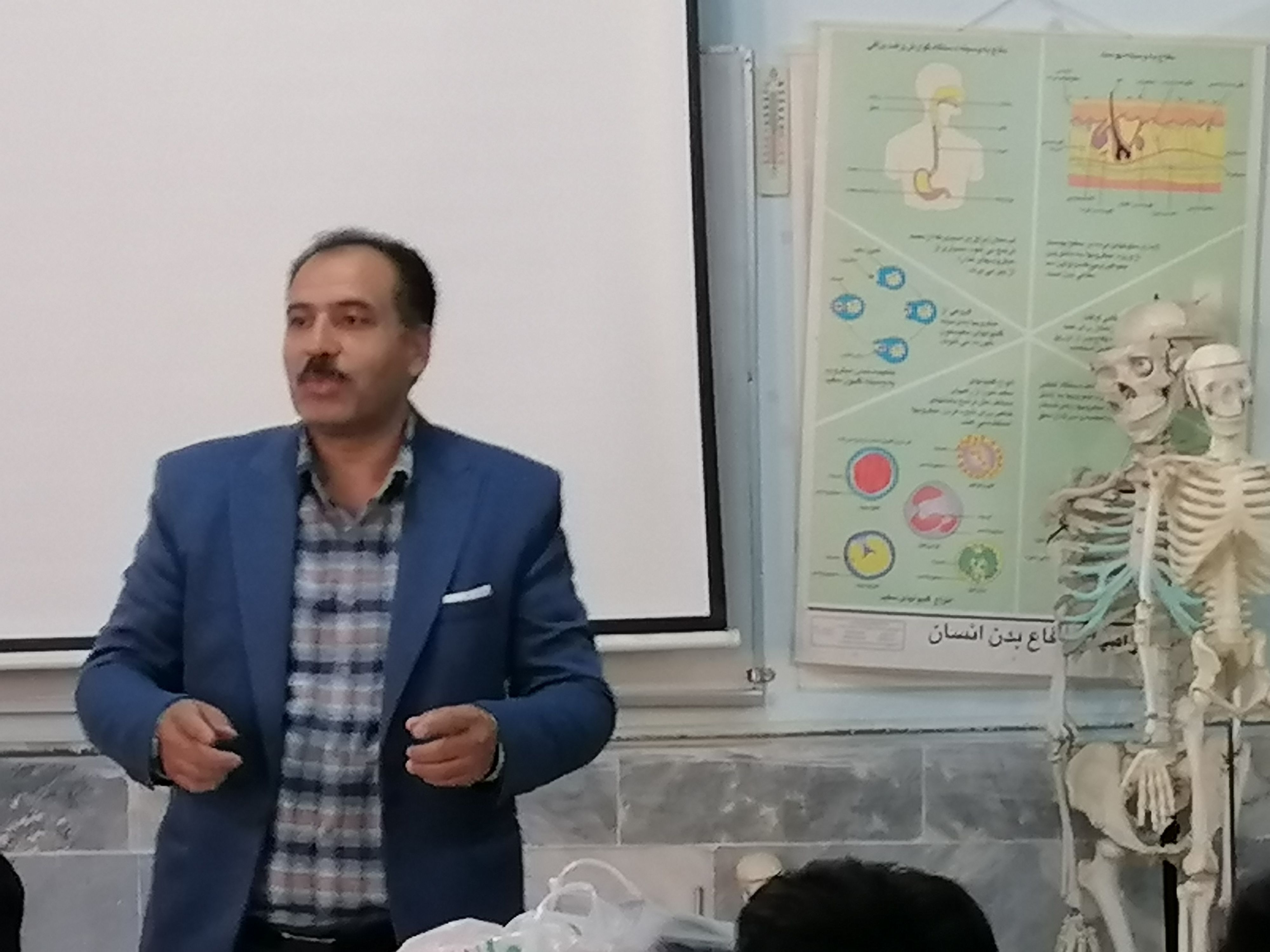 دانش‌آموزان کاشمر در زمینه‌های مختلف علمی و پژوهشی استعداد و توانایی بالایی دارند