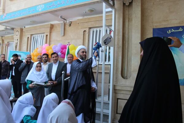 نواخته شدن زنگ مهر در شهرستان بم 