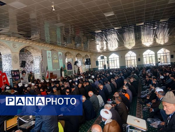 نماز جمعه این هفته شهرستان کاشمر همزمان با روز قدس برگزار شد 