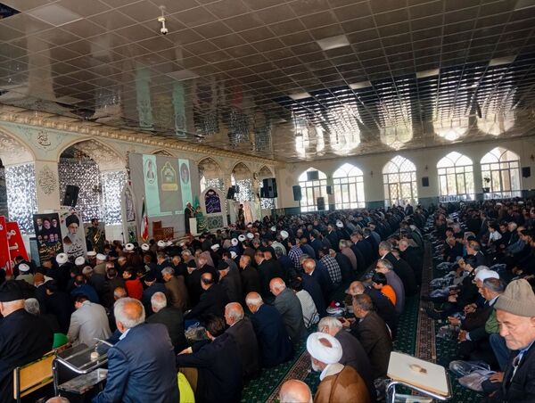 نماز جمعه این هفته شهرستان کاشمر همزمان با روز قدس برگزار شد 