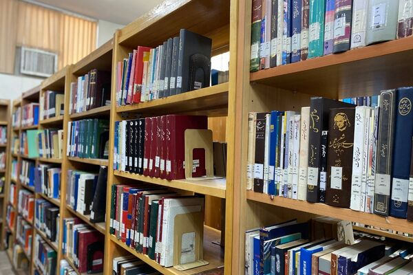 دانش‌آموزان دبیرستان نگین‌دانش ورامین میهمان کتابخانه رازی شدند