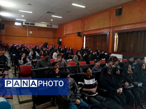 کارگاه آموزش نویسندگی ویژه دانش‌آموزان در شهرستان ورامین