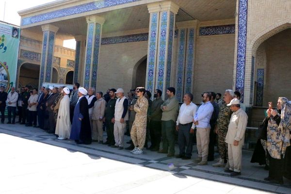 آیین غبارروبی و گلباران مزار شهدا در آستان امامزاده بی‌بی سکینه خاتون (س)