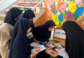 برپایی کافه‌کتاب در دبیرستان شهید خسروی زارچ به مناسبت هفته کتاب و کتاب‌خوانی
