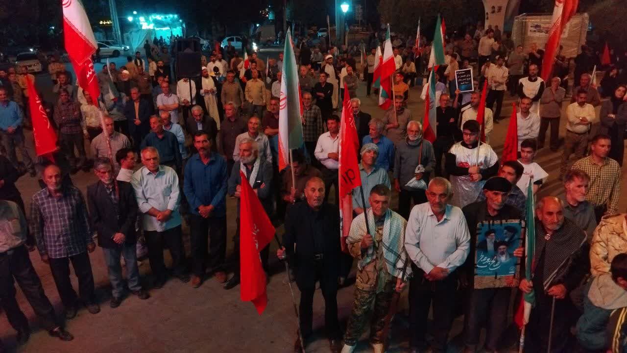  صد و هشتاد و دومین شب تجمعات «بیعت با رهبری» در نورآباد با تجدید میثاق و نماز استغاثه 