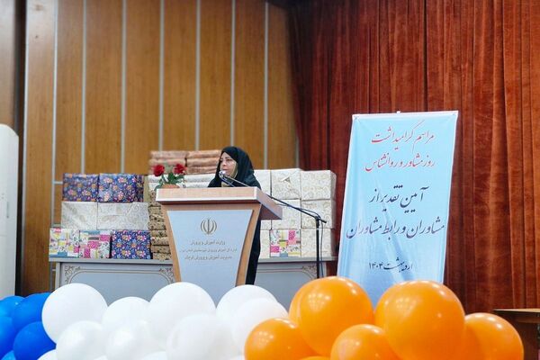 آیین تقدیر از مشاوران و رابطین مشاورین در قرچک