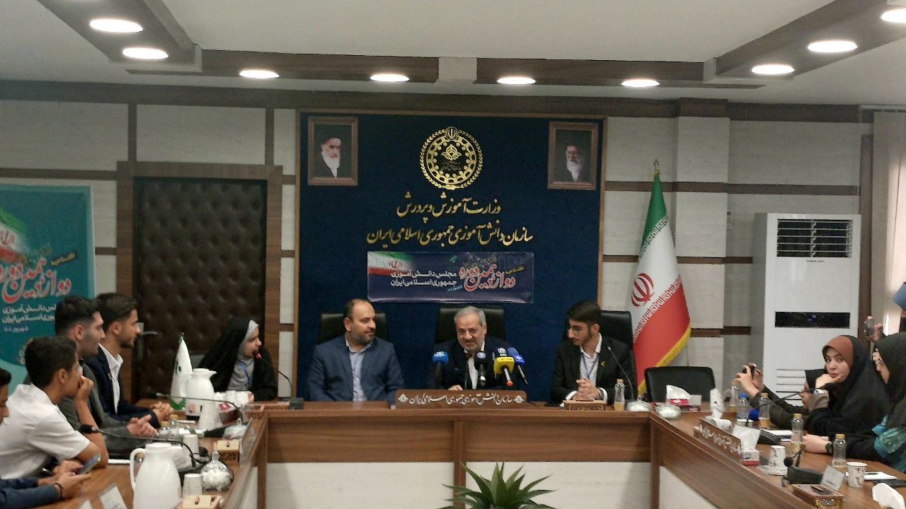 دانش‌آموزان در مسیر ساخت ایران