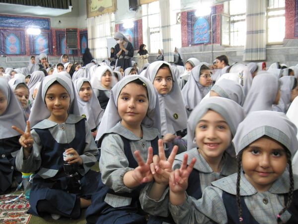 جشن ولادت حضرت معصومه (س) و روز دختر در مدرسه آزادی 