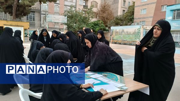 اولین مجمع عمومی اولیا و مربیان در دبیرستان شاهد ارض اقدس 