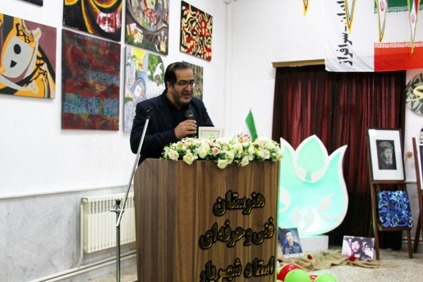 لزوم فراهم کردن بستر فروش محصولات هنرجویان هنرستان‌های کار و دانش