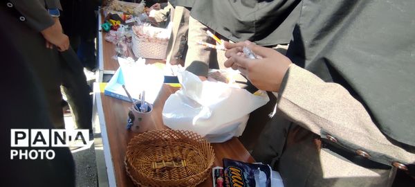 برپایی بازارچه دانش آموزی در دبیرستان نمونه اندیشه شهرستان کاشمر